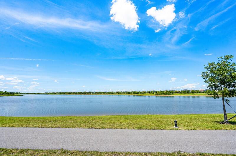 19552 Broad Shore Walk