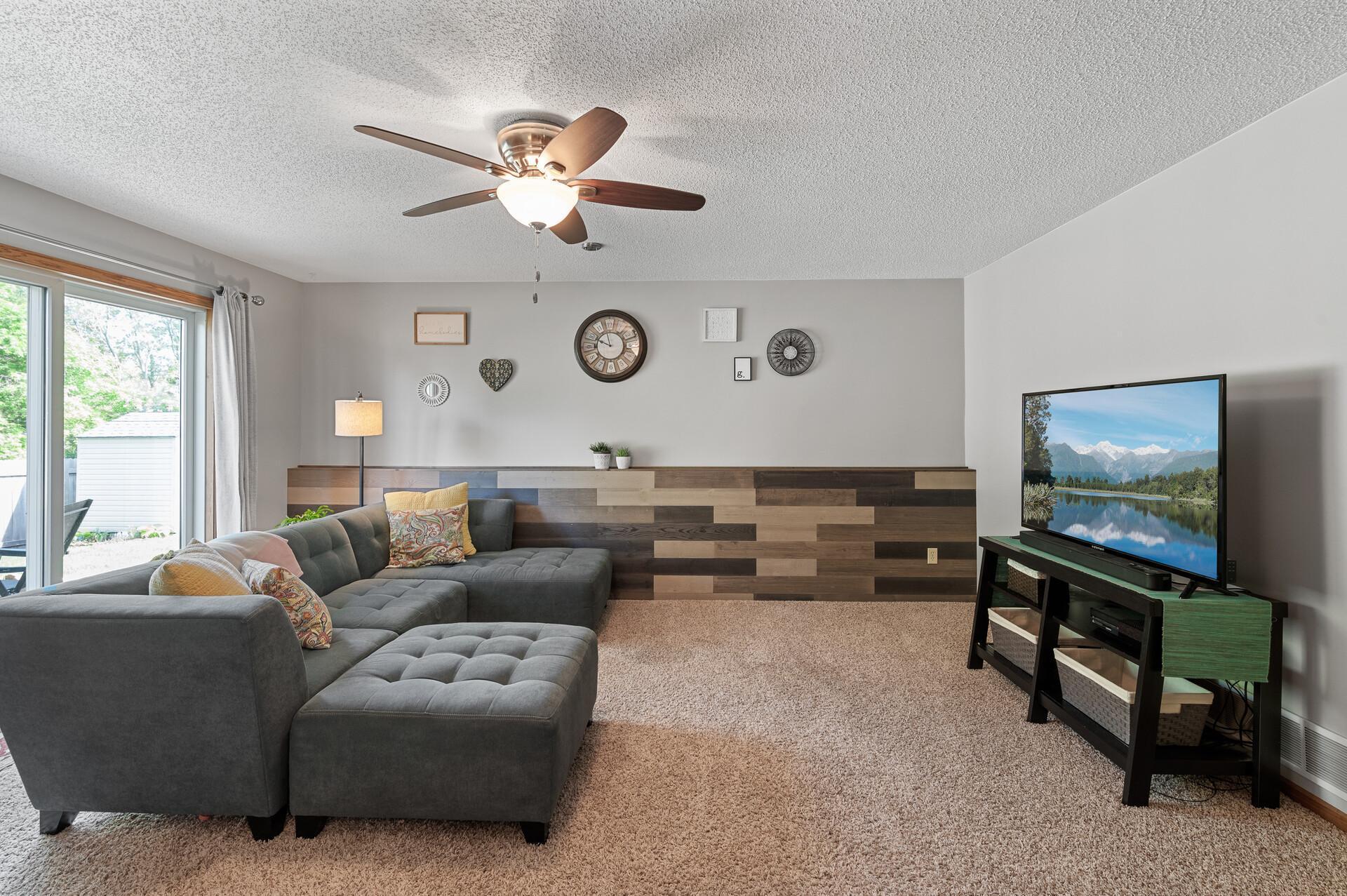 1186 Western Court