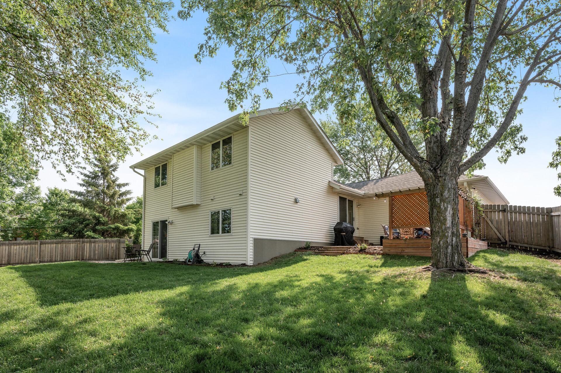 1186 Western Court