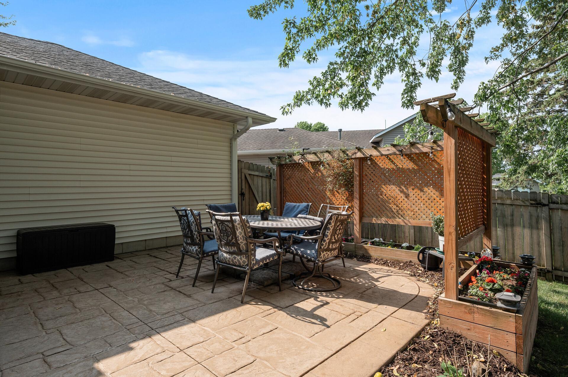 1186 Western Court