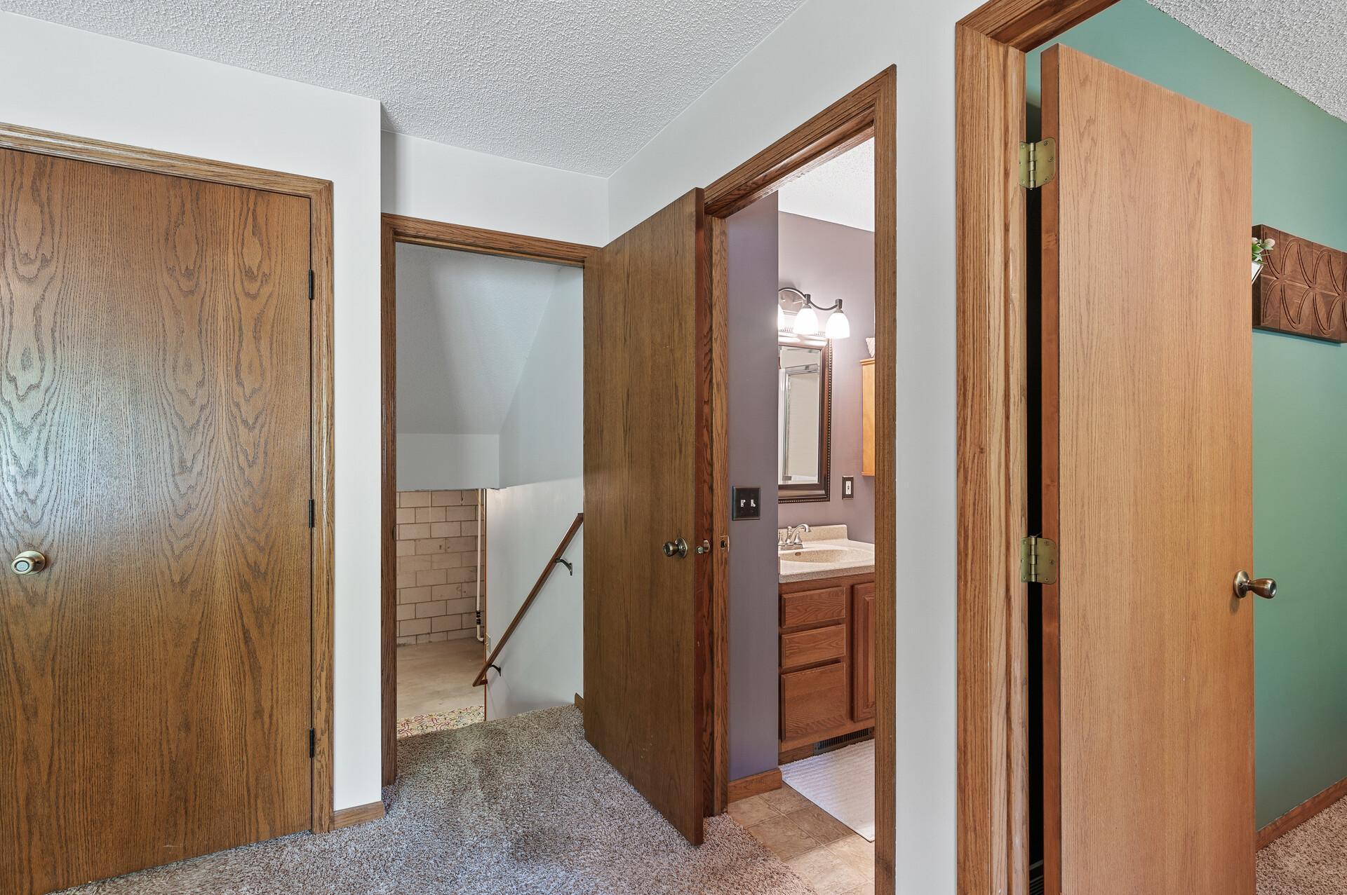 1186 Western Court