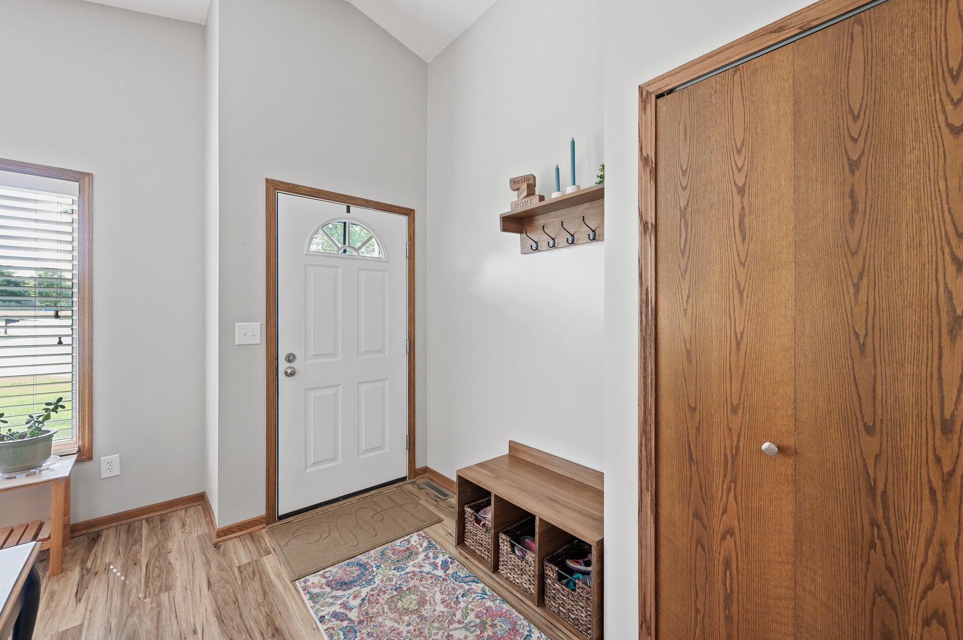 1186 Western Court