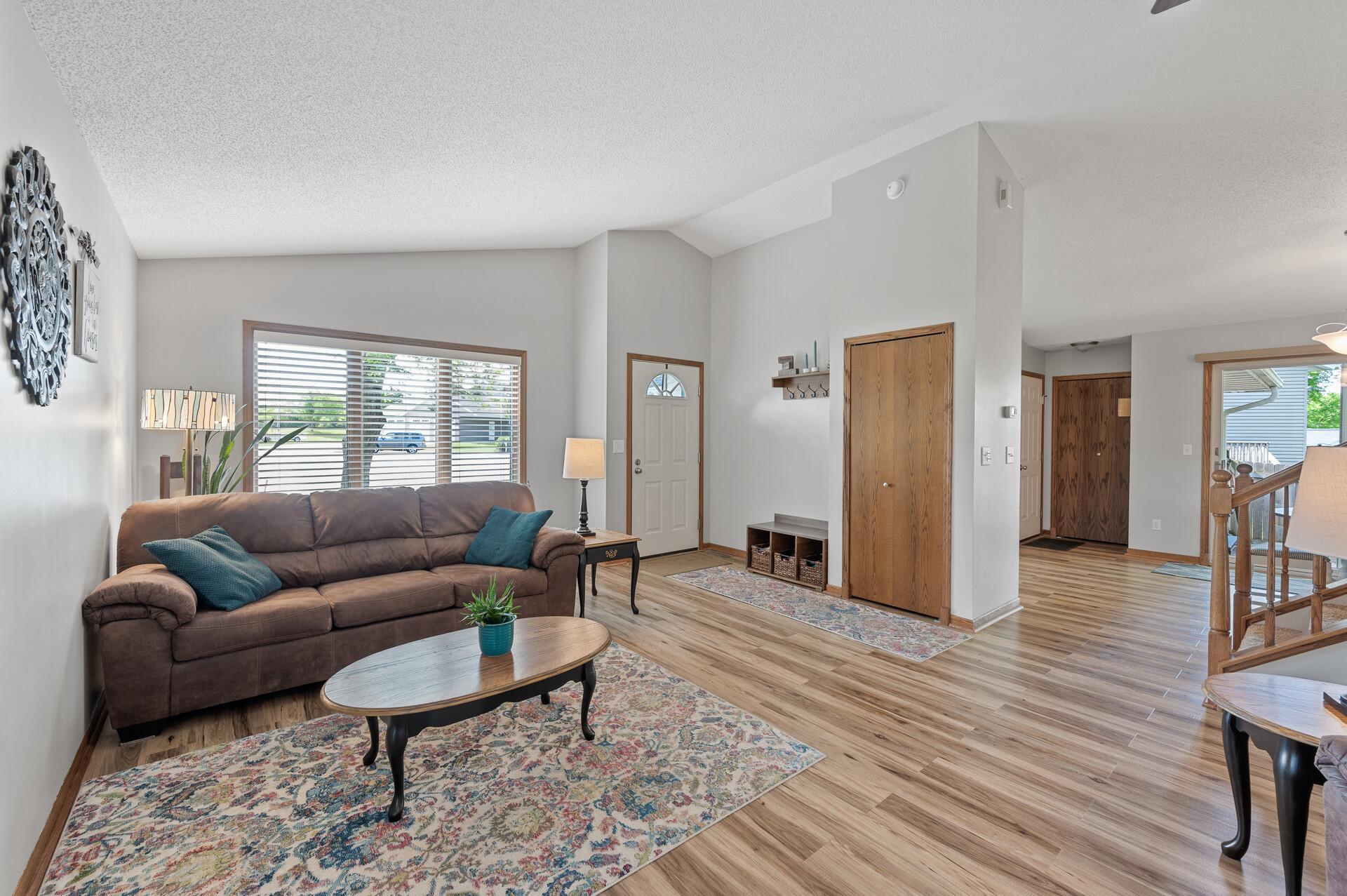1186 Western Court