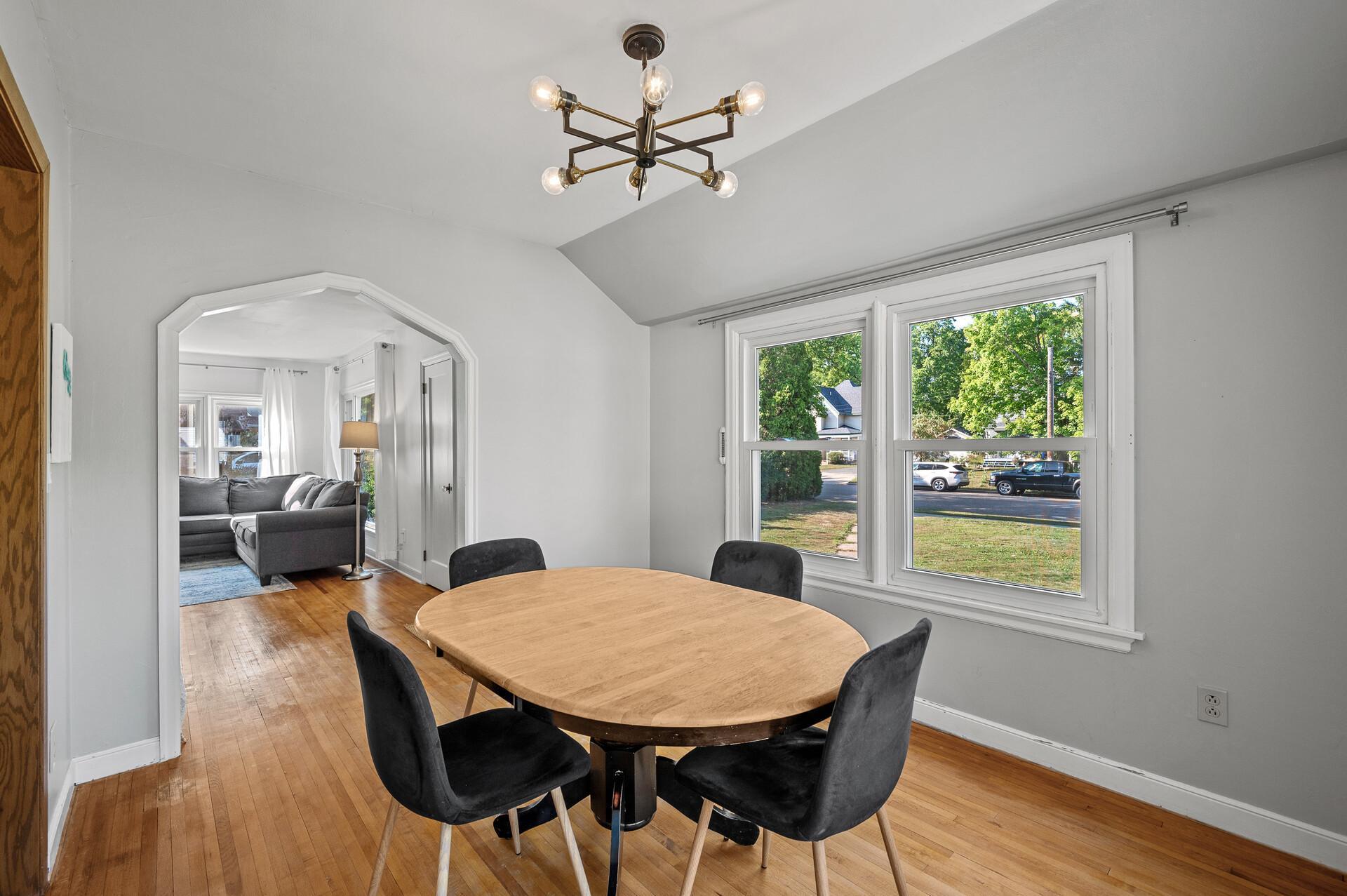 526 E 2nd Street