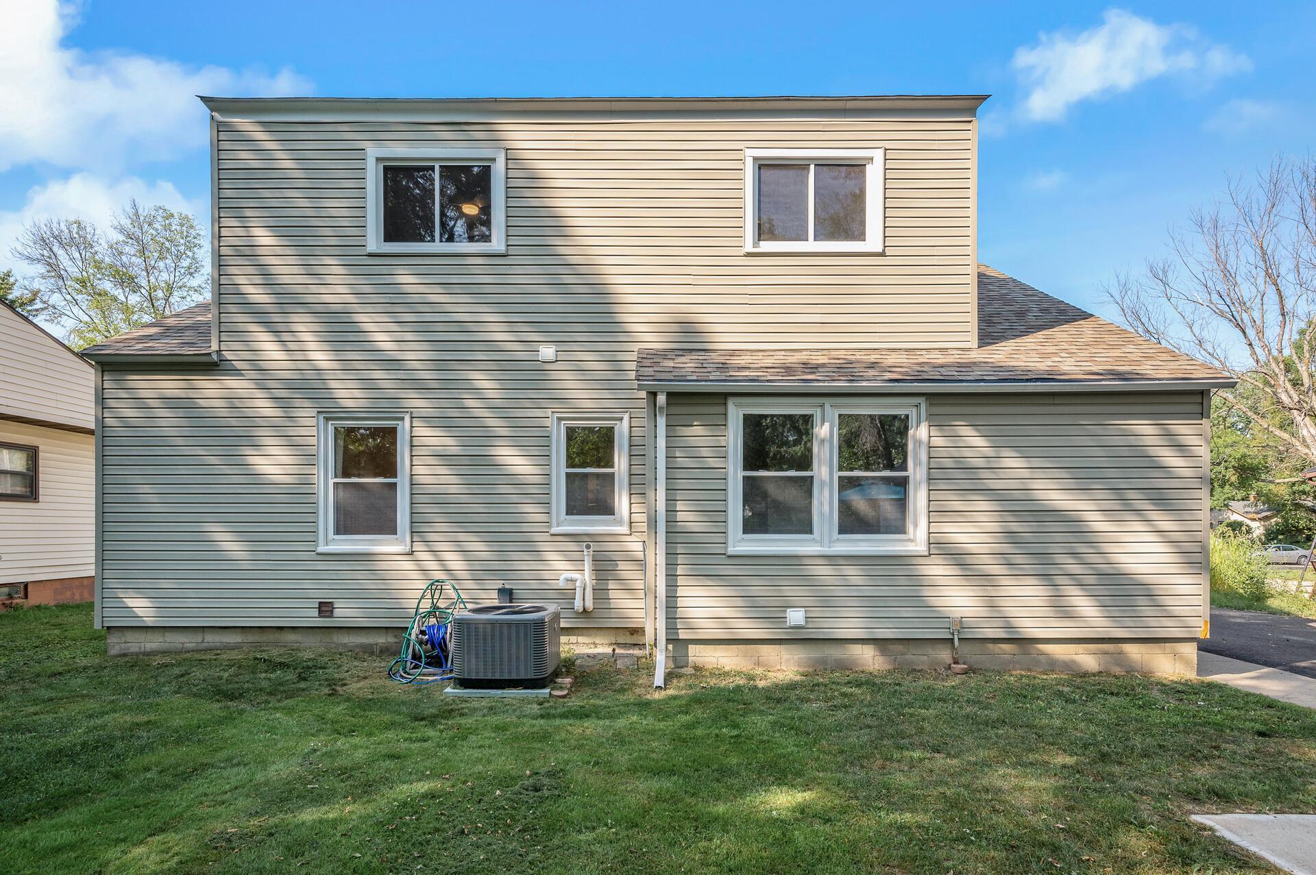 526 E 2nd Street