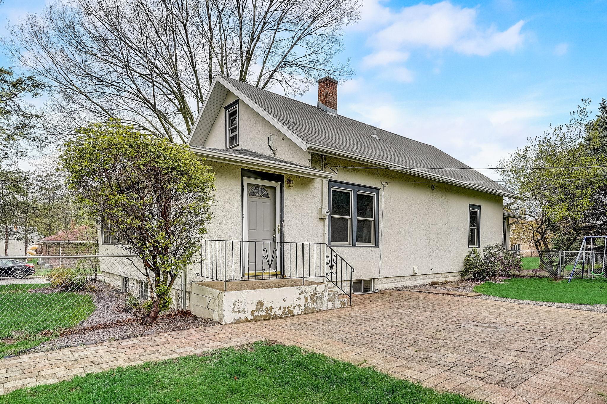 312 Orme Street W
