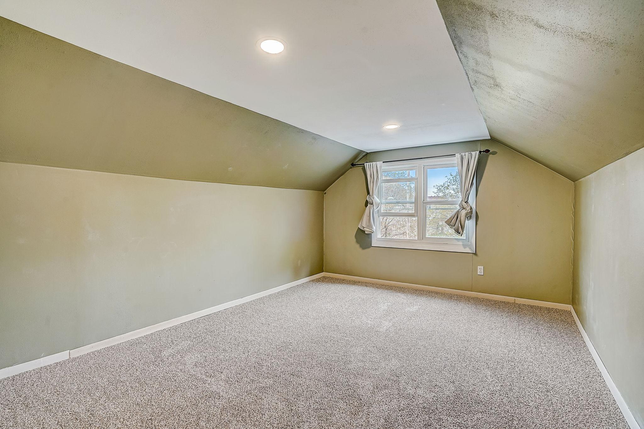 312 Orme Street W