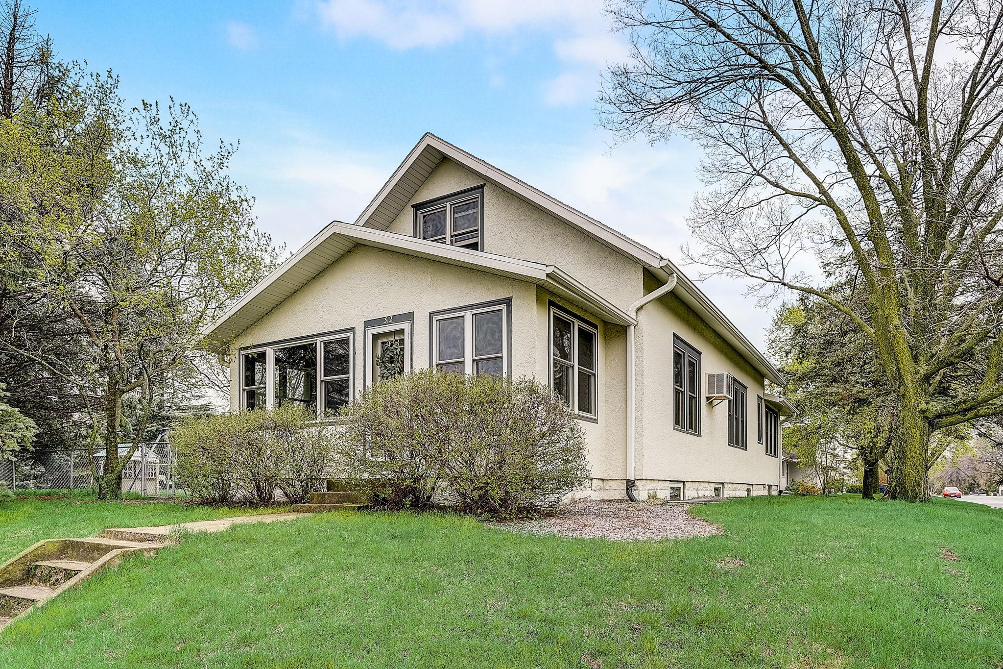 312 Orme Street W