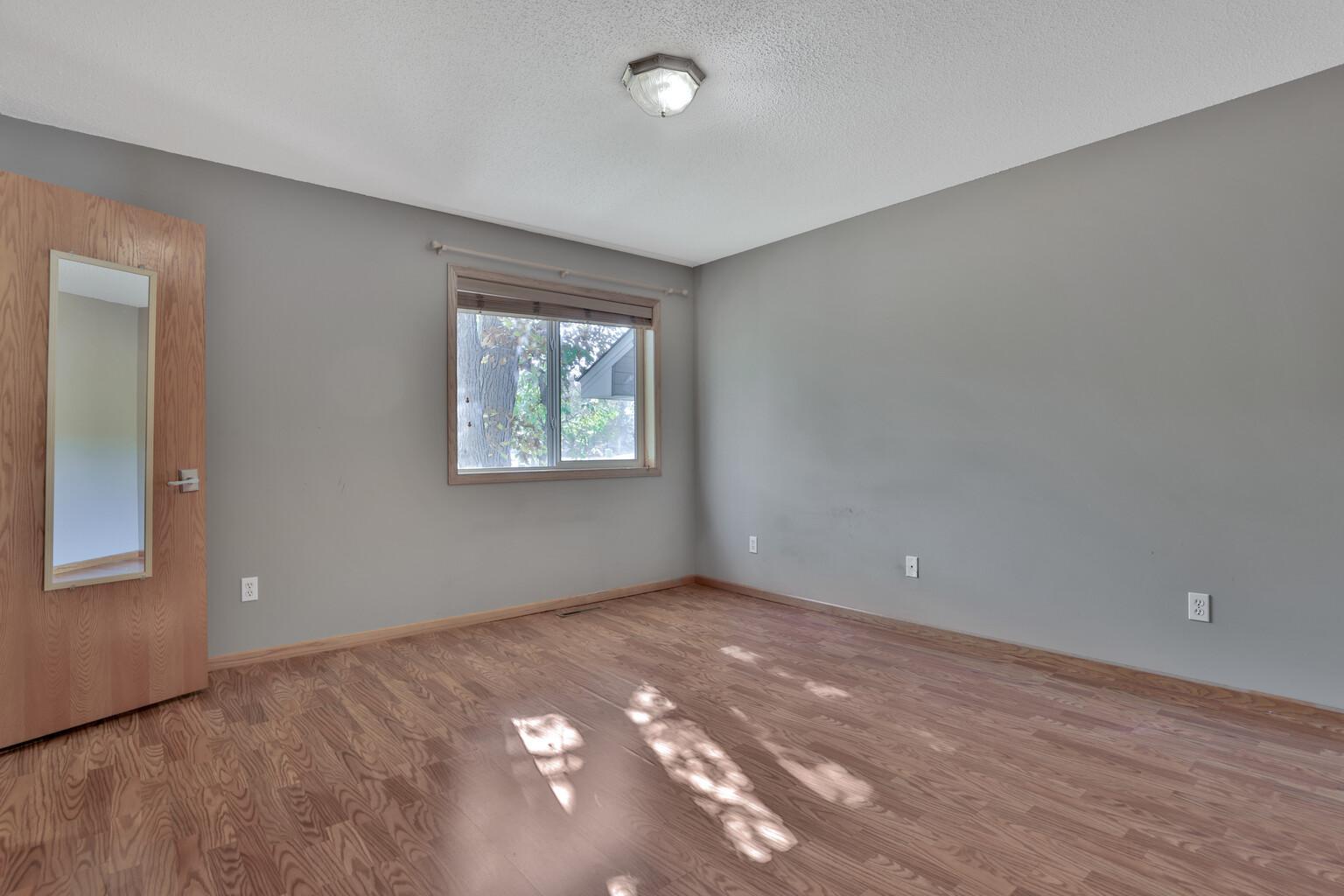 26477 8th Street W