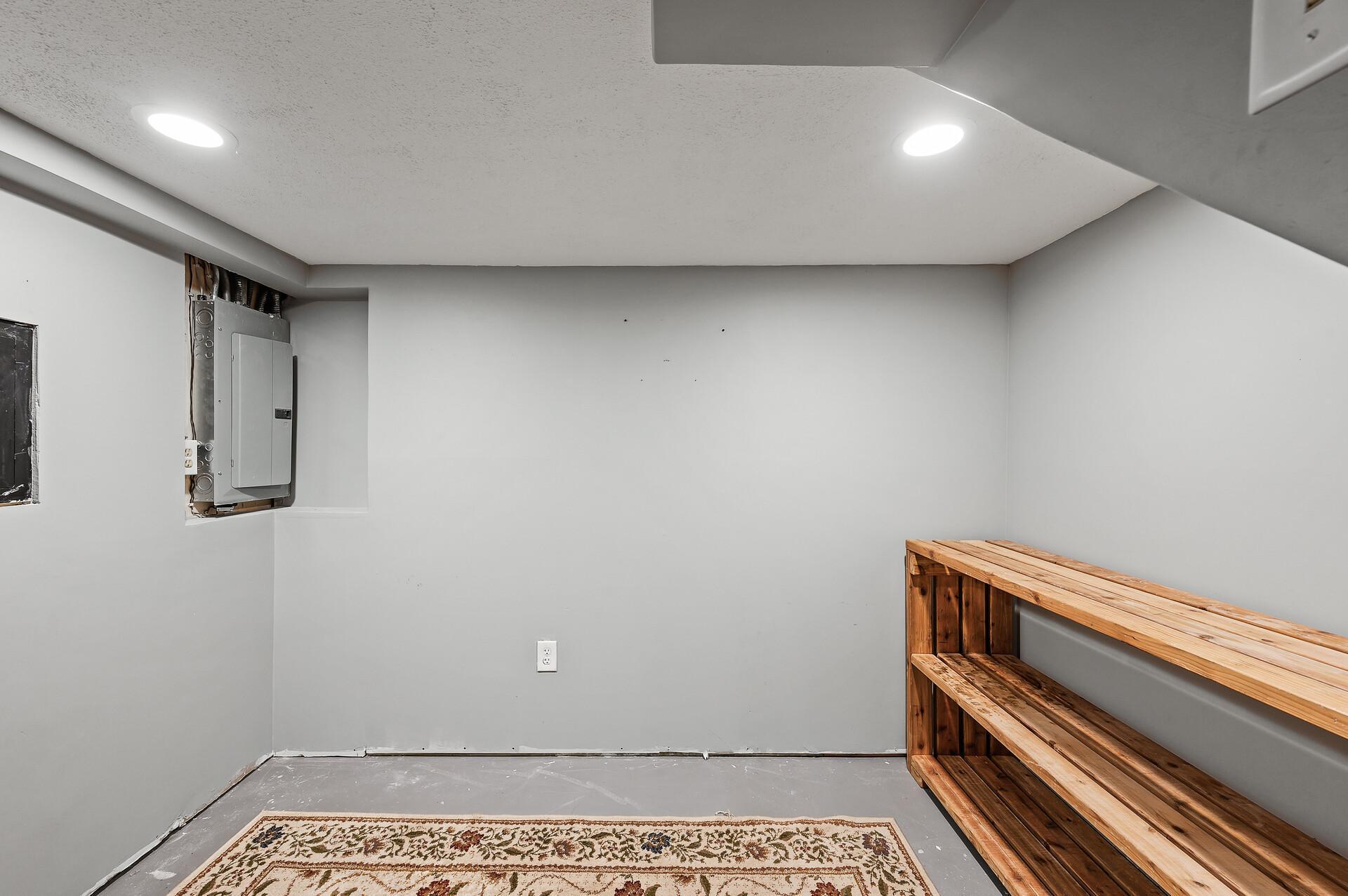1319 21st Street W