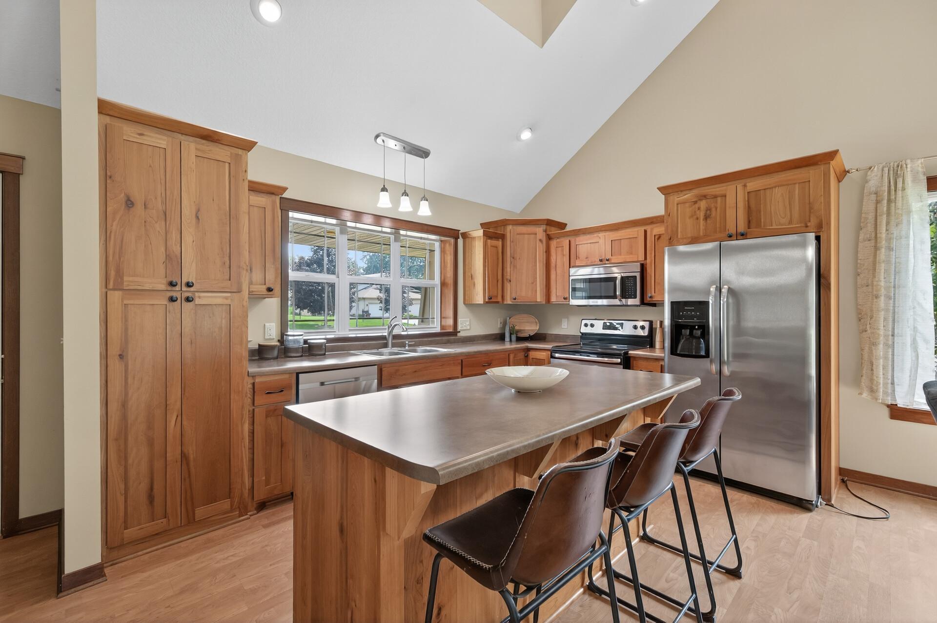 35 E Pullman Avenue