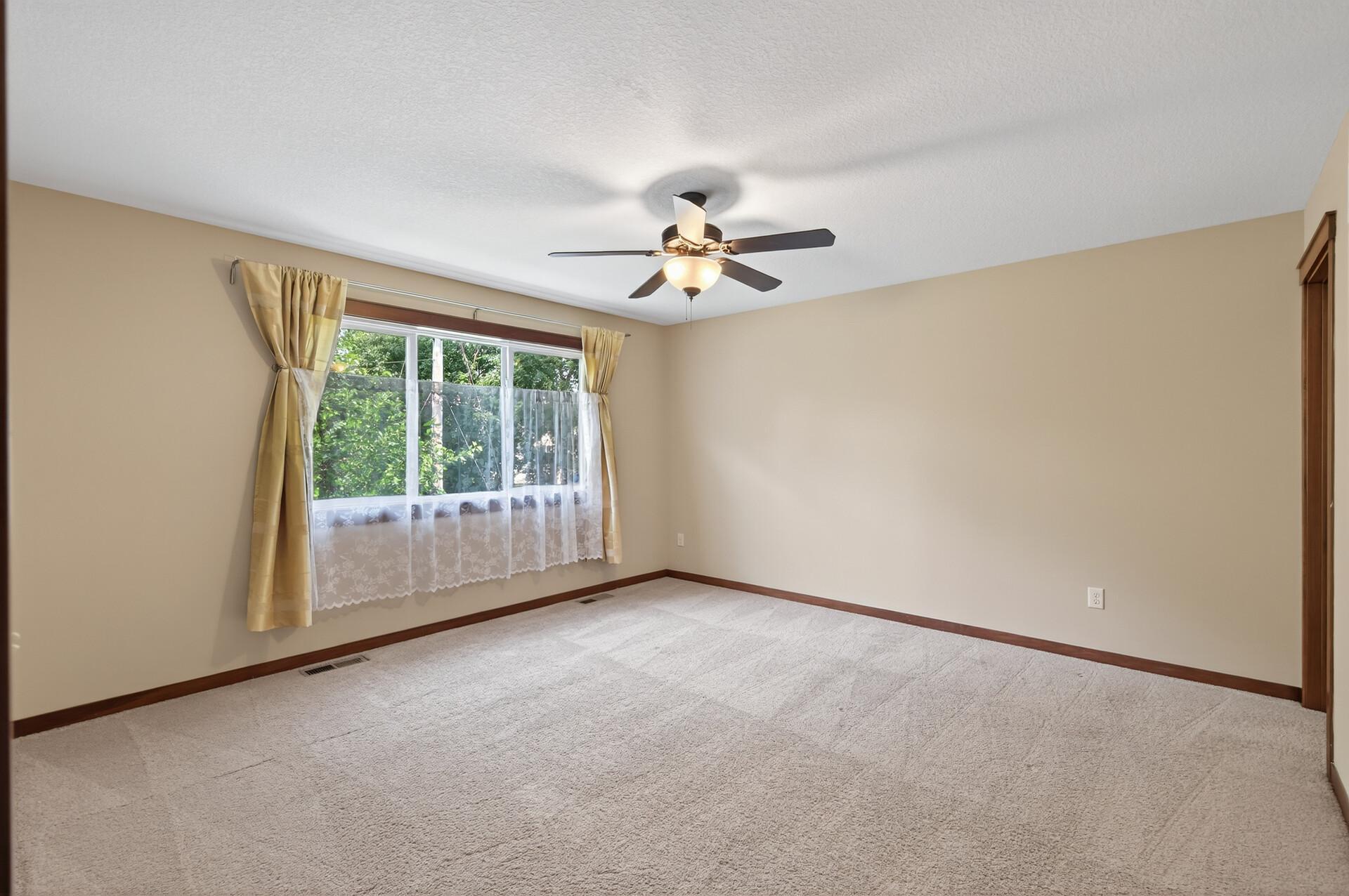 35 E Pullman Avenue