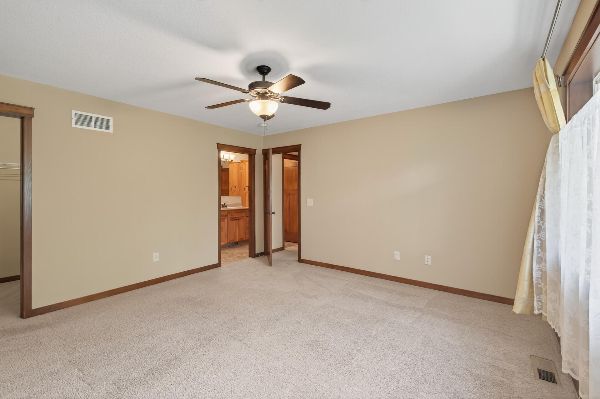 35 E Pullman Avenue