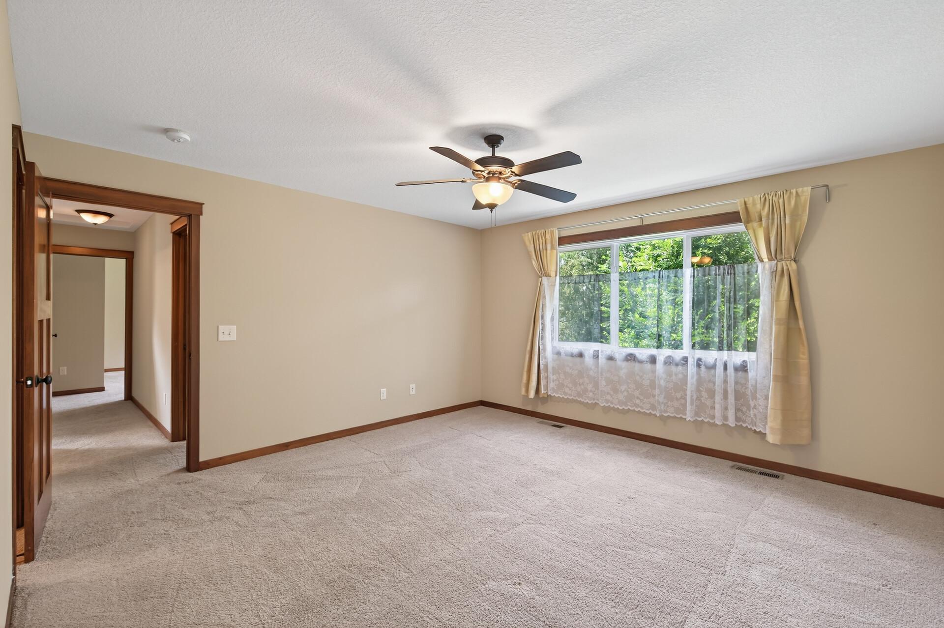35 E Pullman Avenue