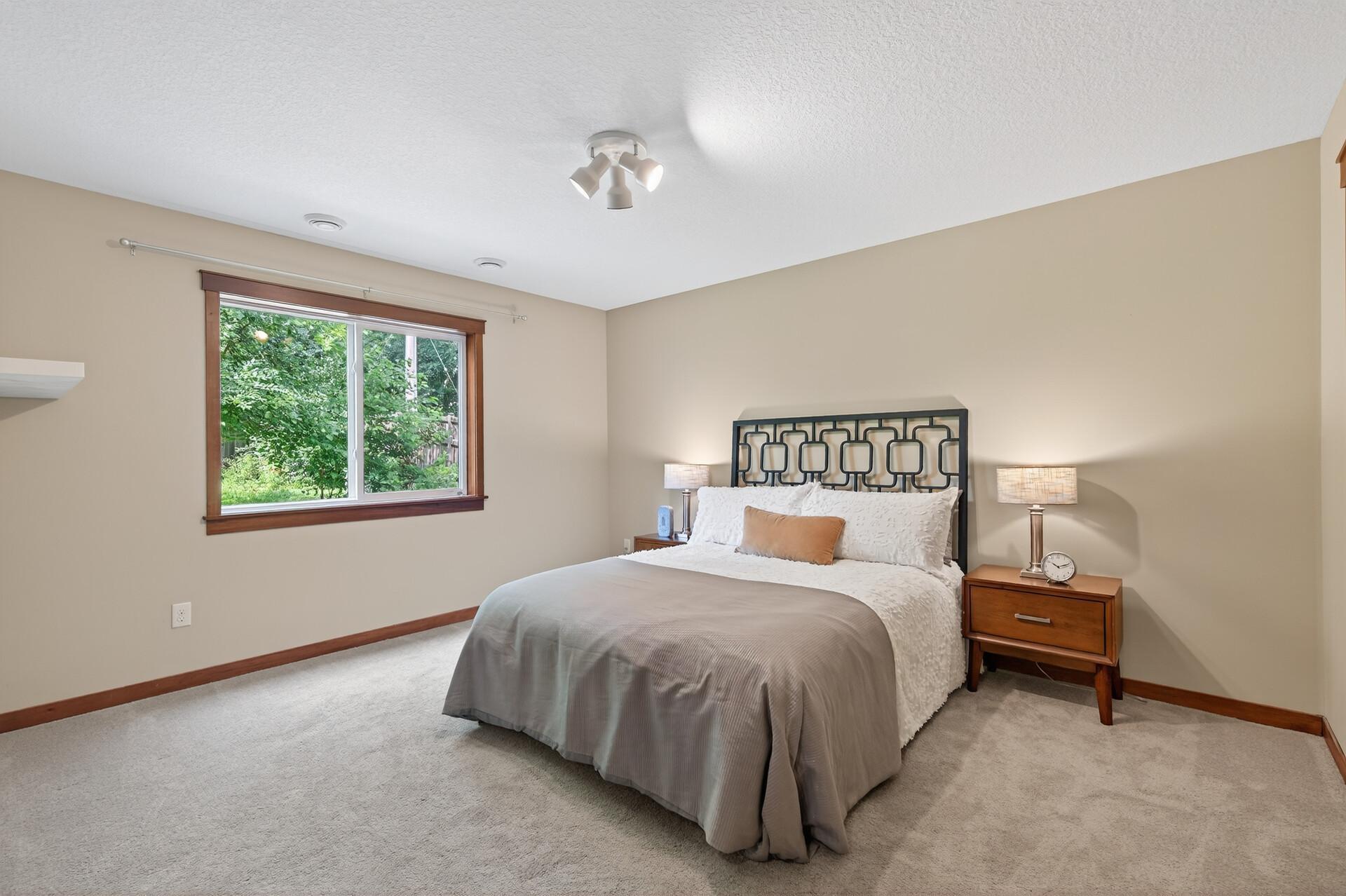 35 E Pullman Avenue