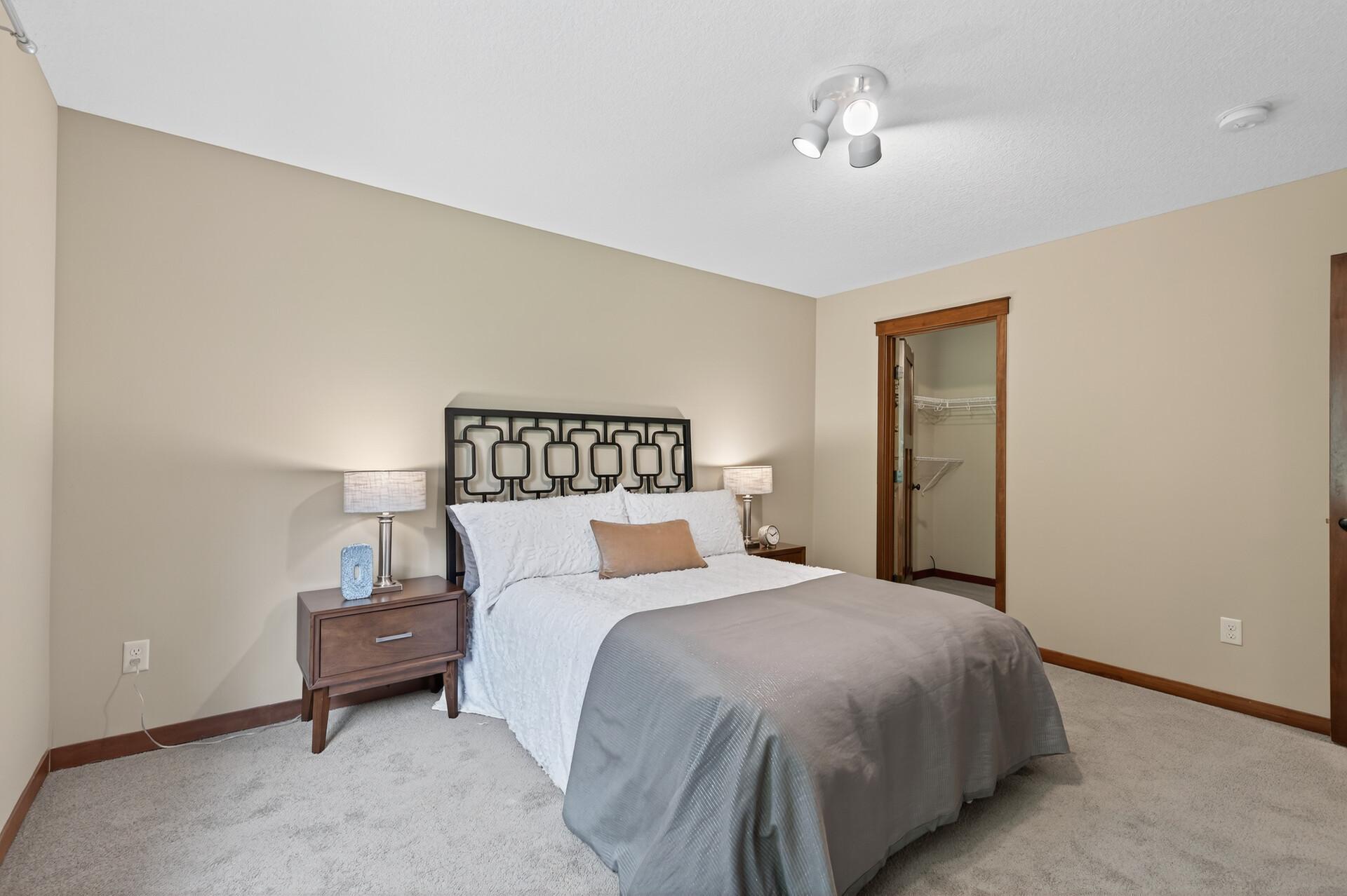 35 E Pullman Avenue