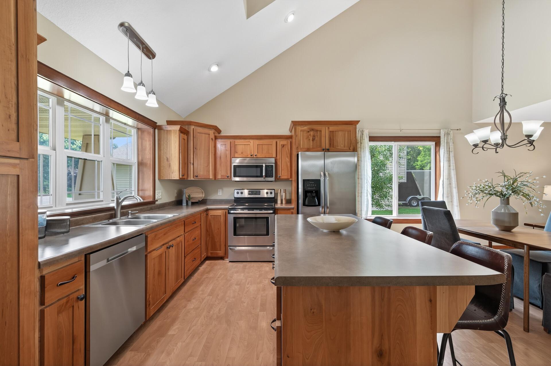 35 E Pullman Avenue