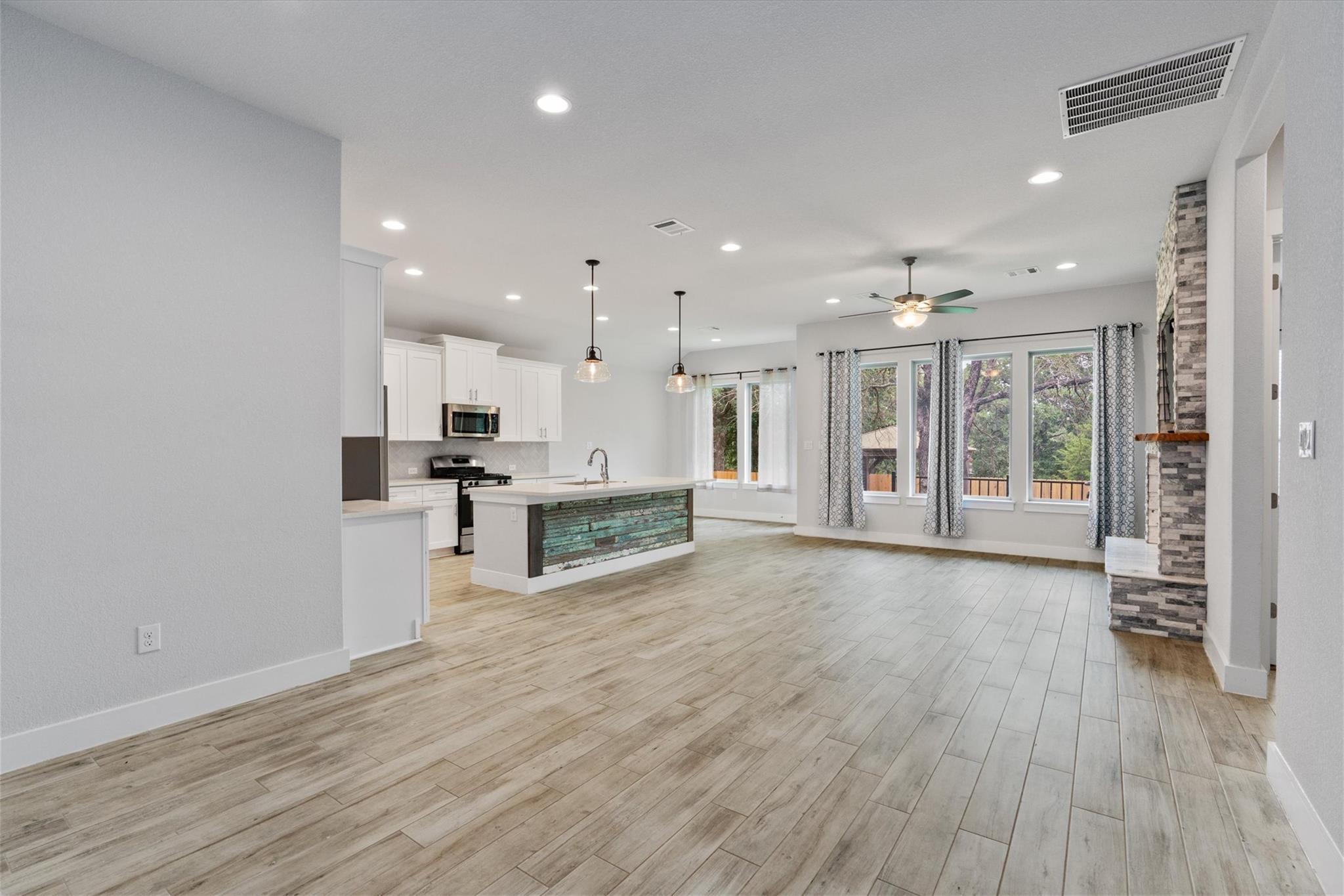 941 Del Raphael DR
