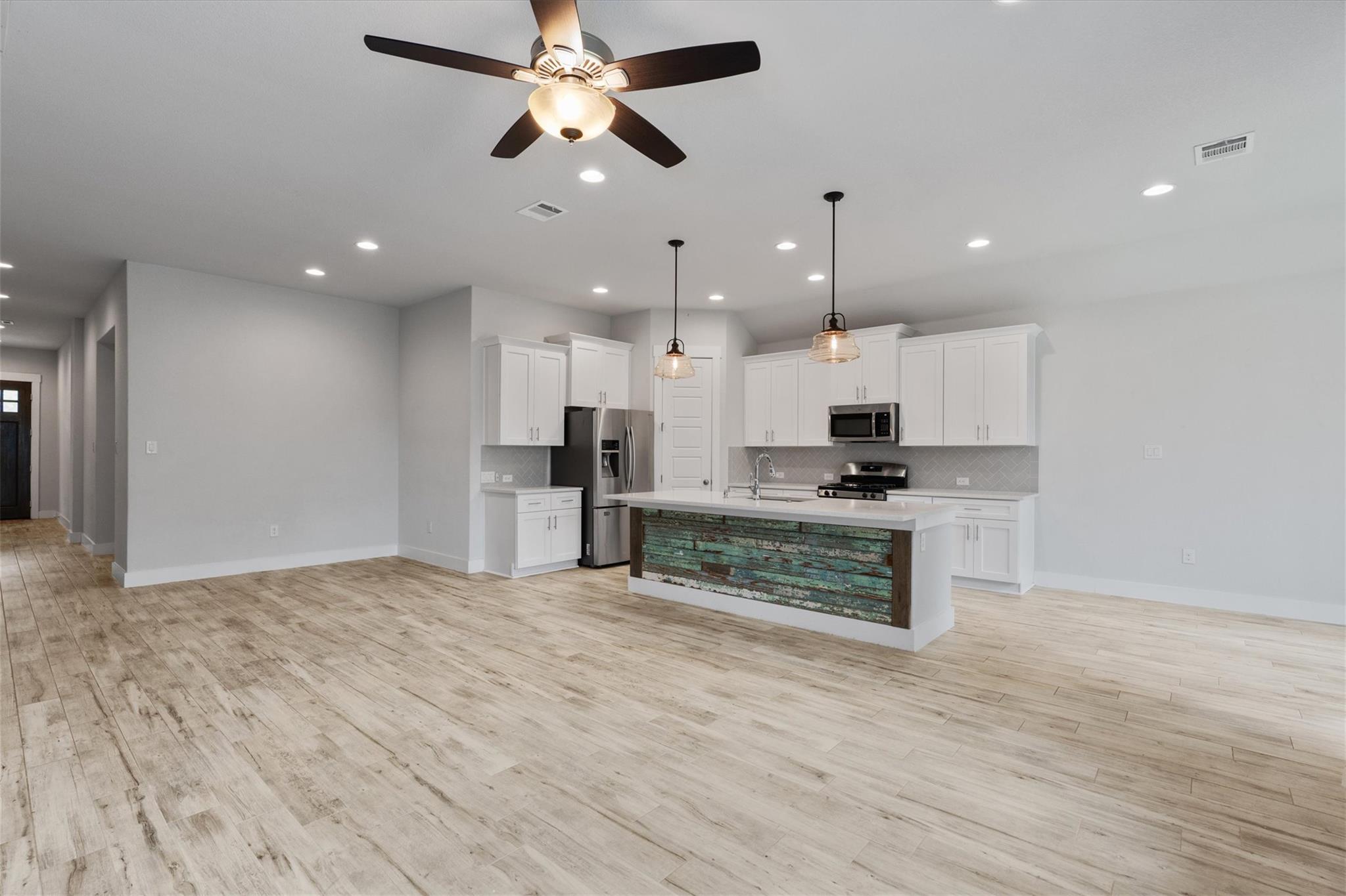 941 Del Raphael DR