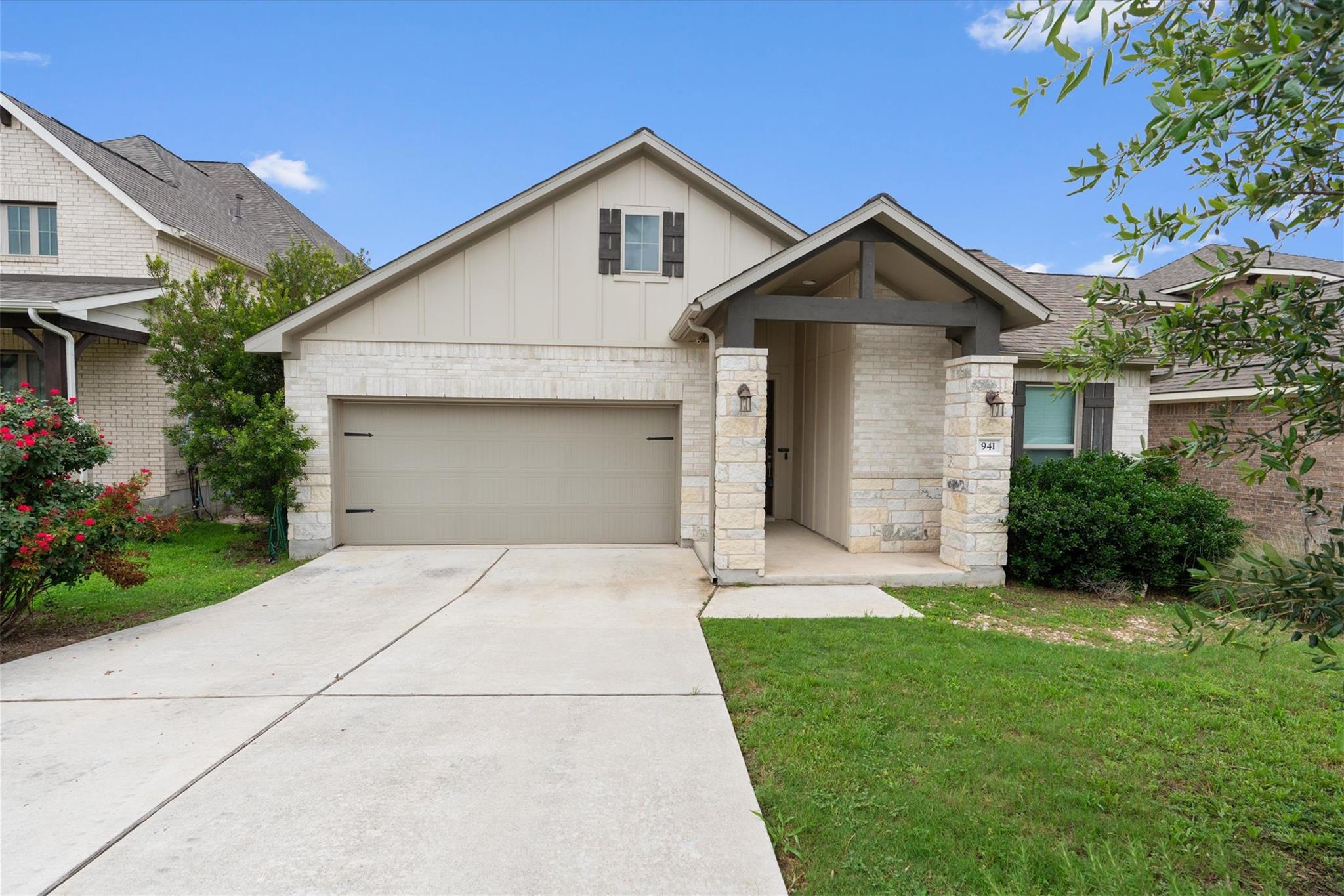 941 Del Raphael DR