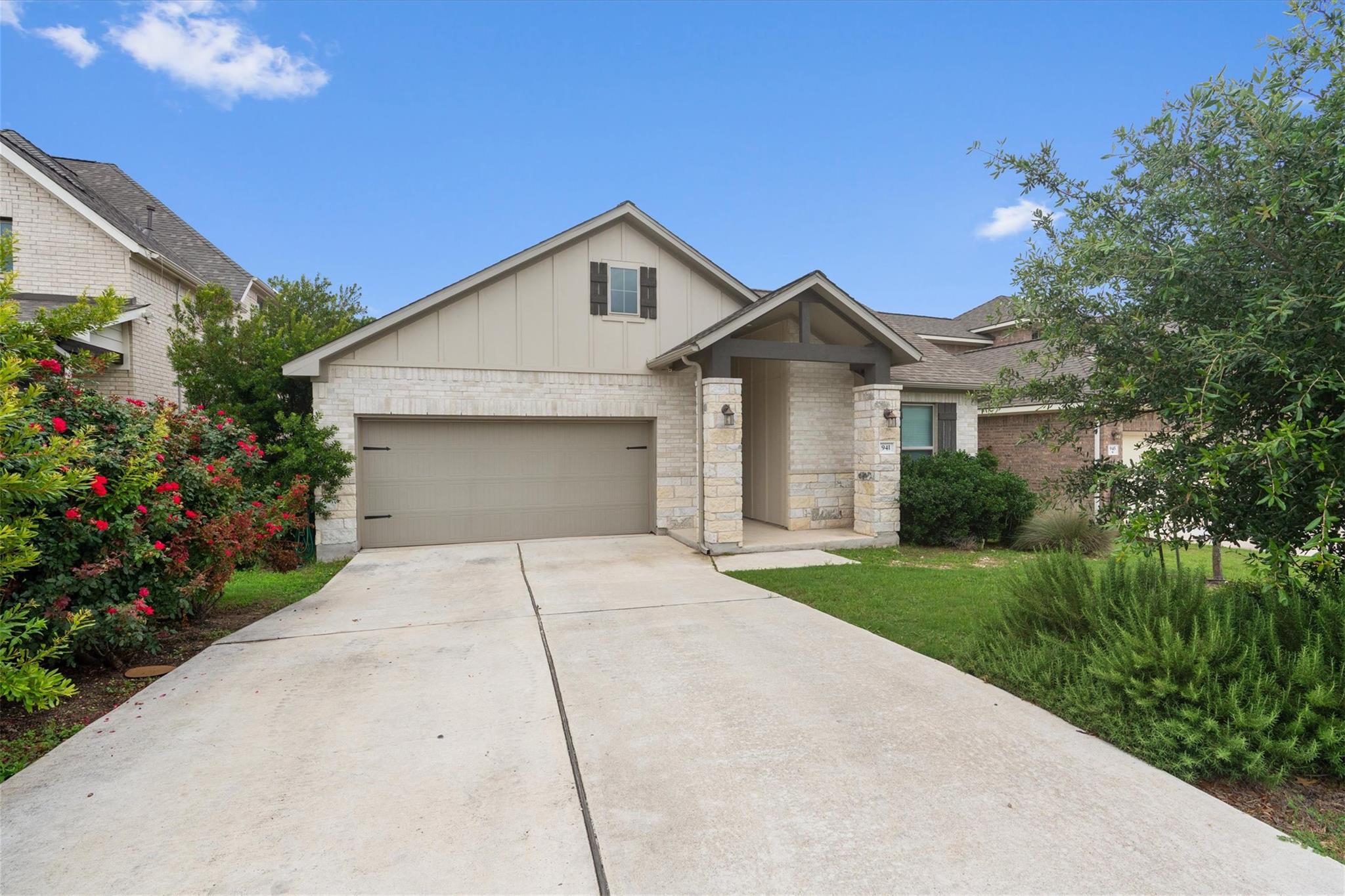 941 Del Raphael DR