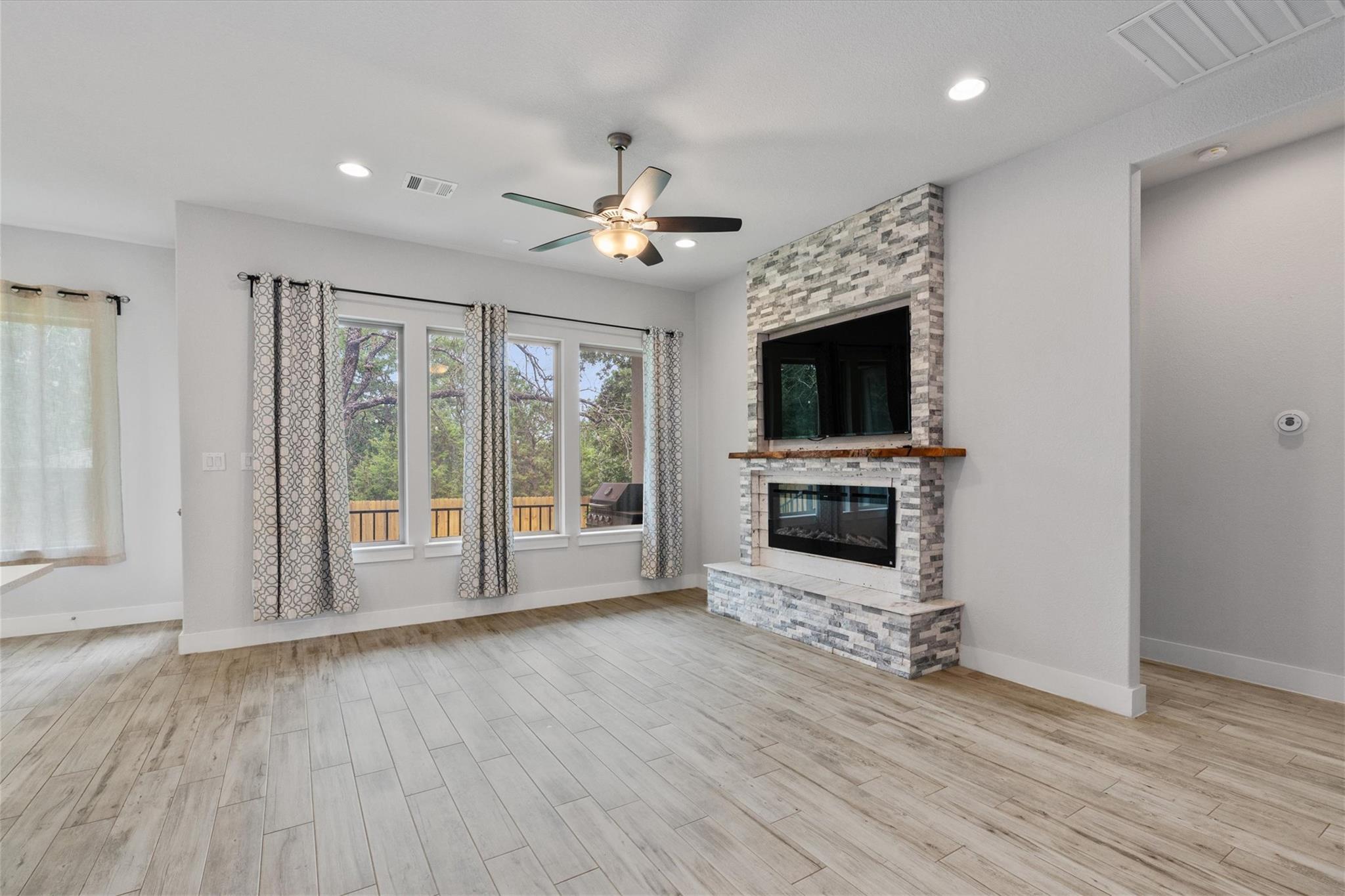 941 Del Raphael DR