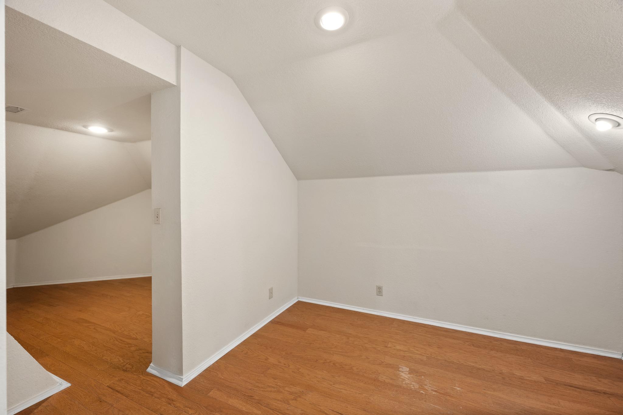 1304 Meadow Lark DR