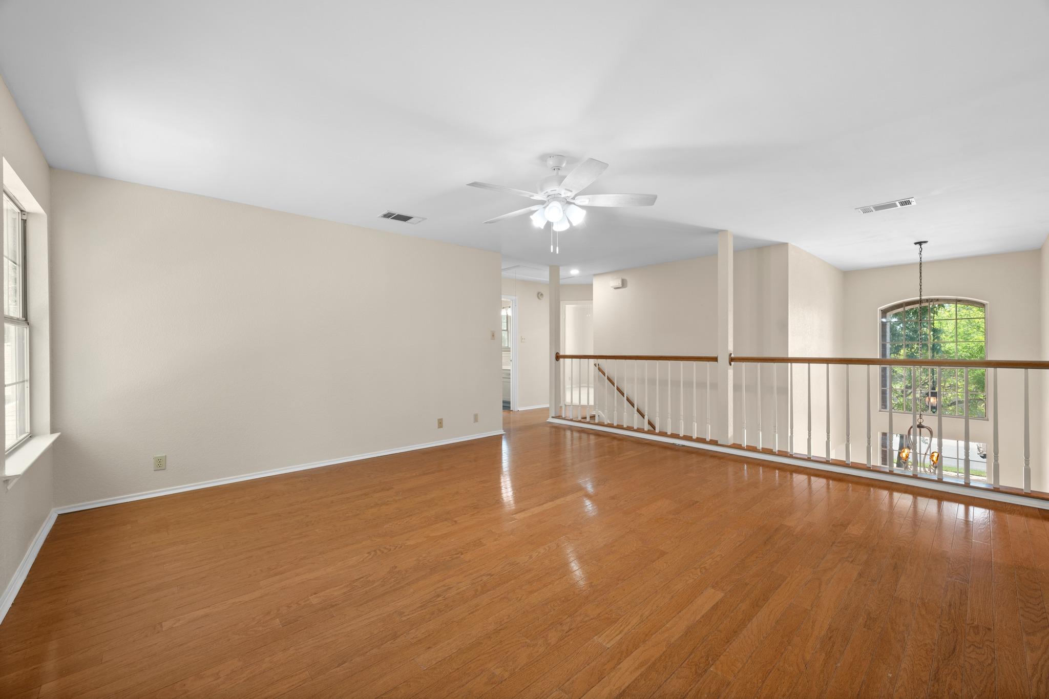 1304 Meadow Lark DR