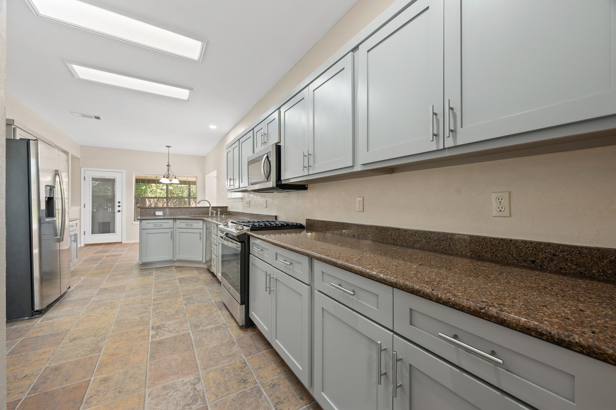 1304 Meadow Lark DR