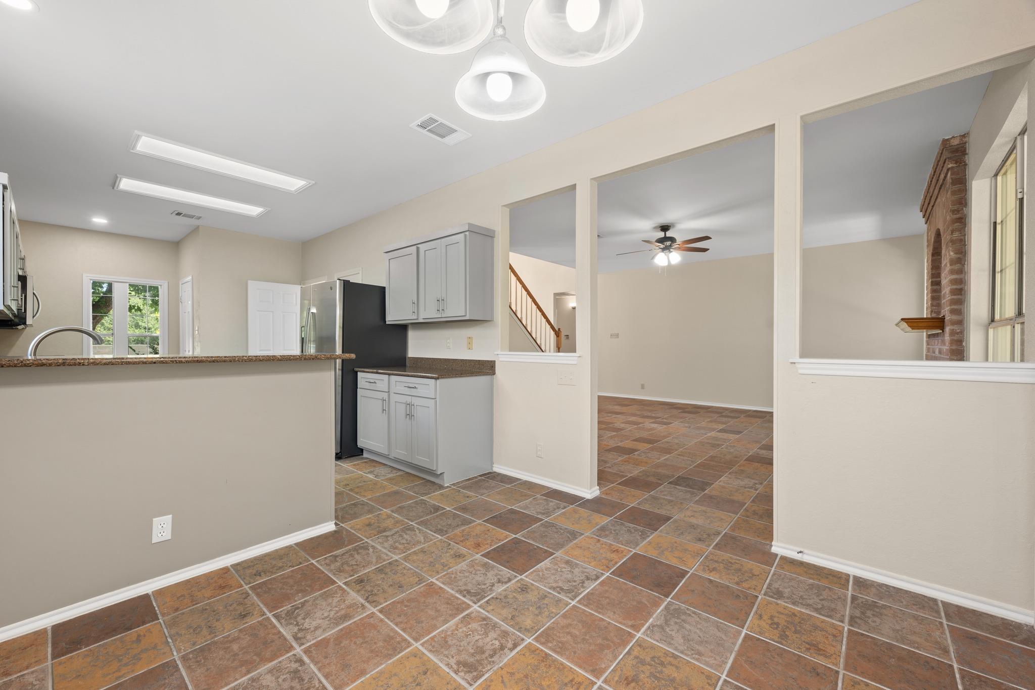 1304 Meadow Lark DR