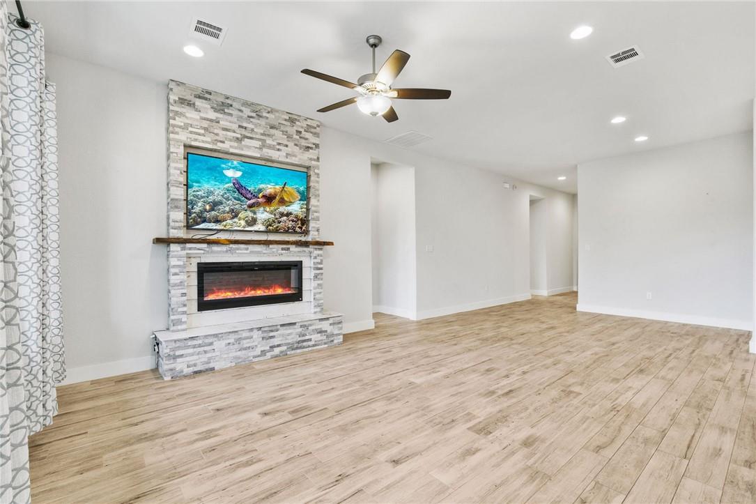941 Del Raphael DR