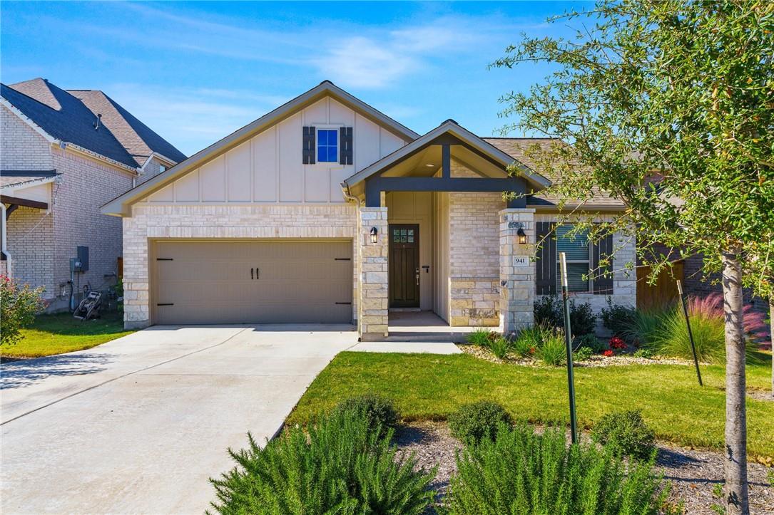 941 Del Raphael DR