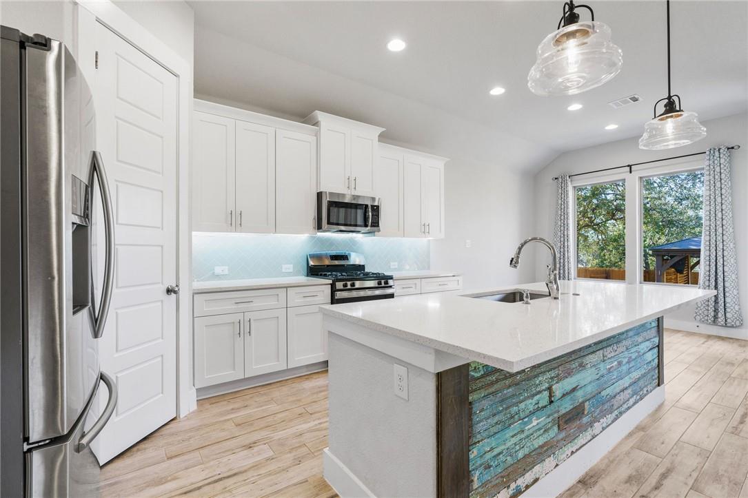 941 Del Raphael DR