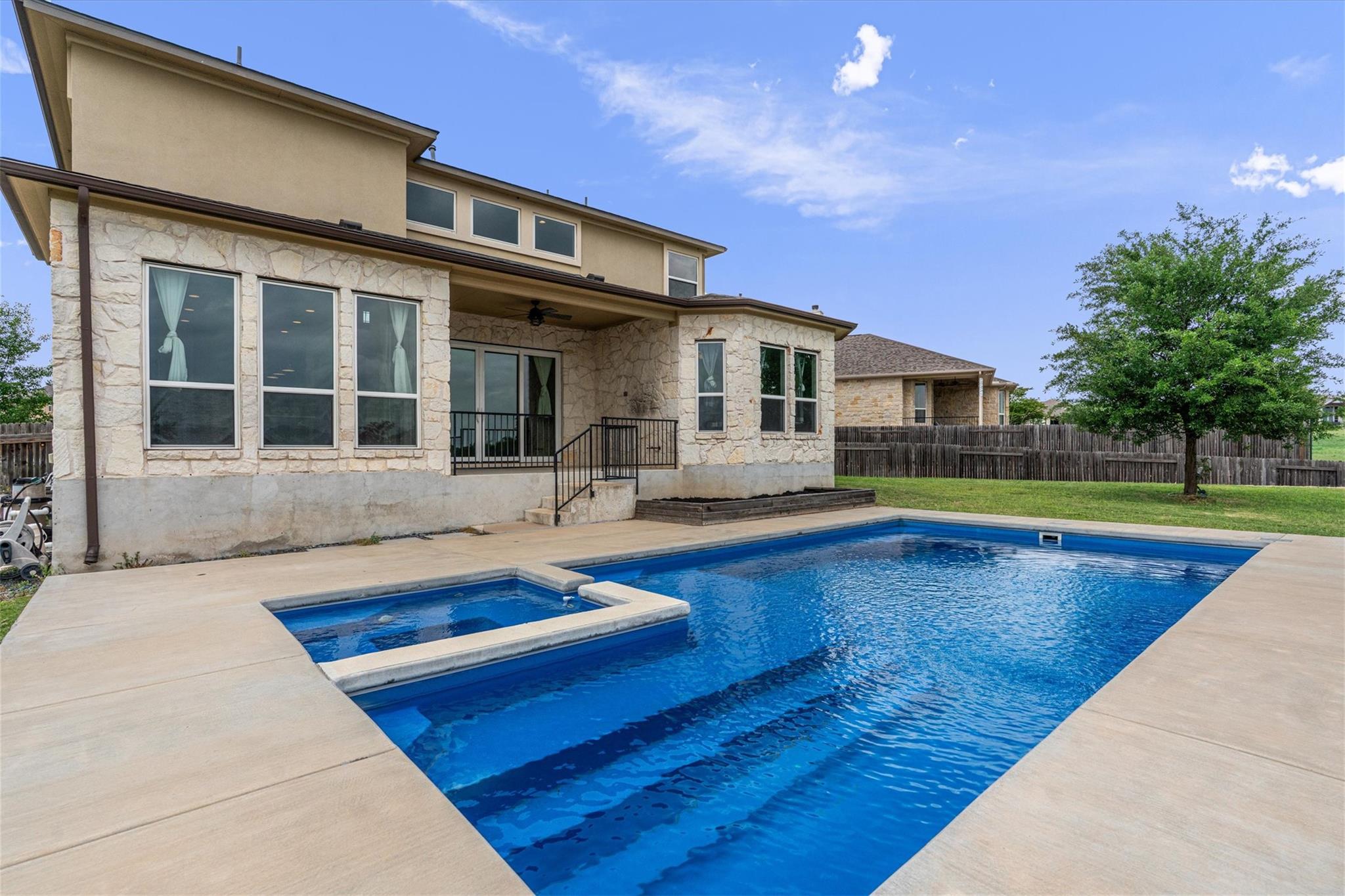 622 Cheyenne LN