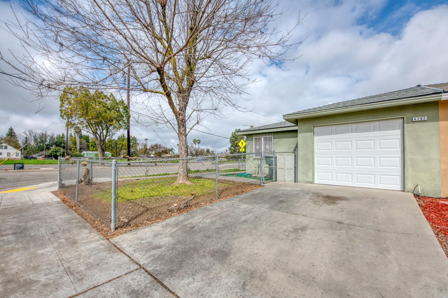 4782 W Ashlan Avenue