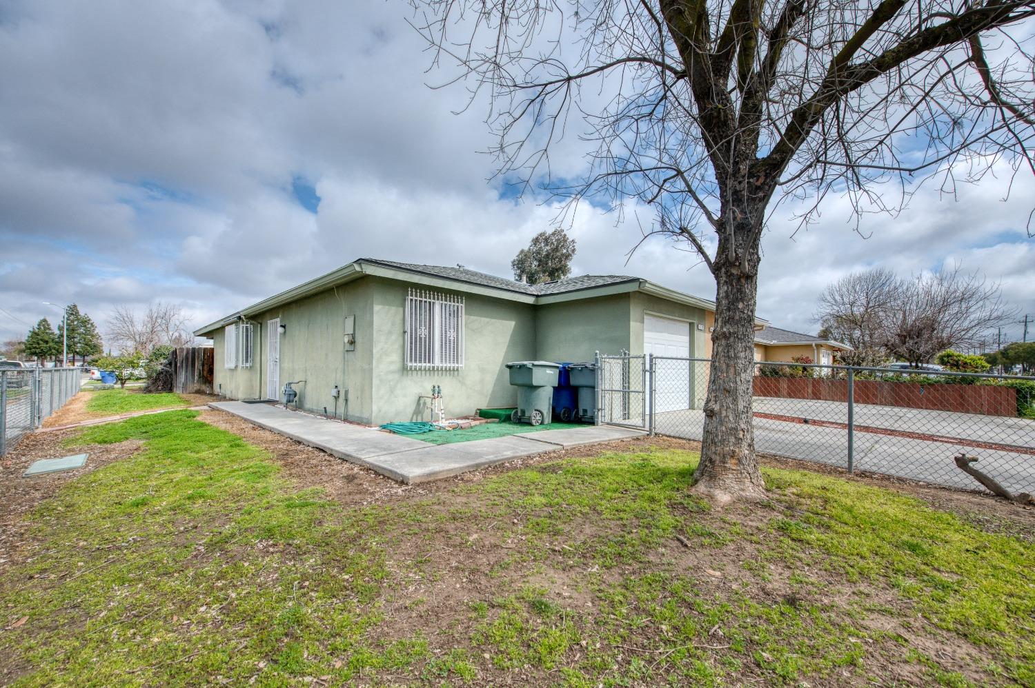 4782 W Ashlan Avenue