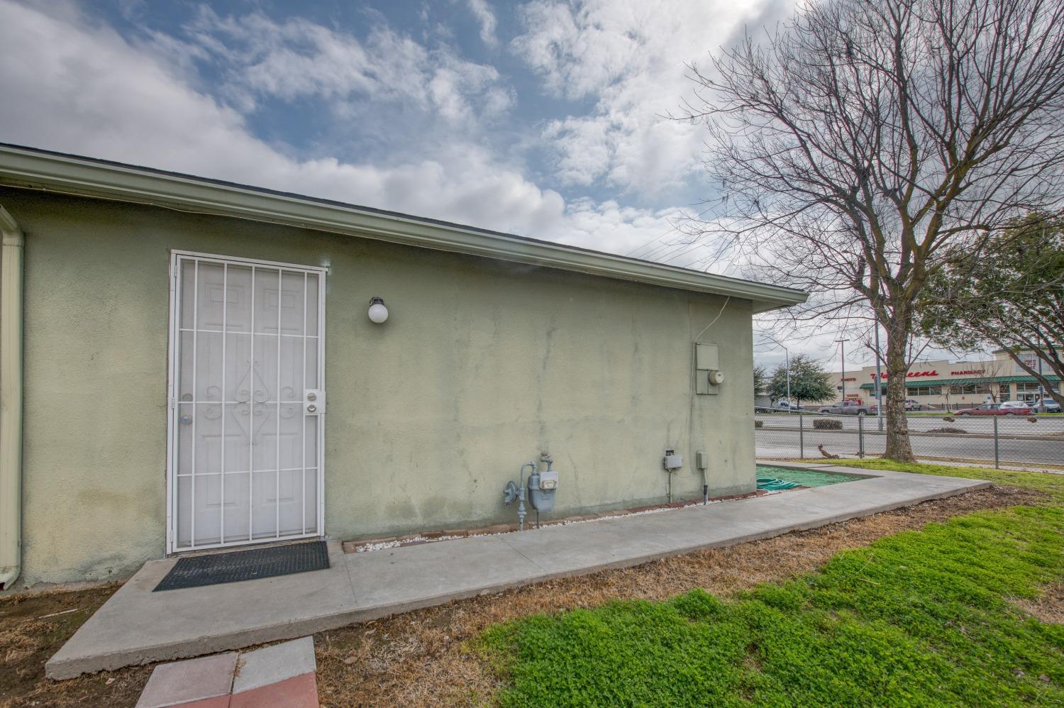 4782 W Ashlan Avenue