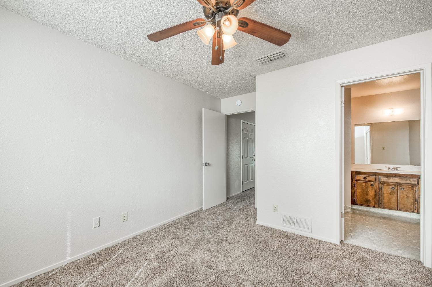 4782 W Ashlan Avenue