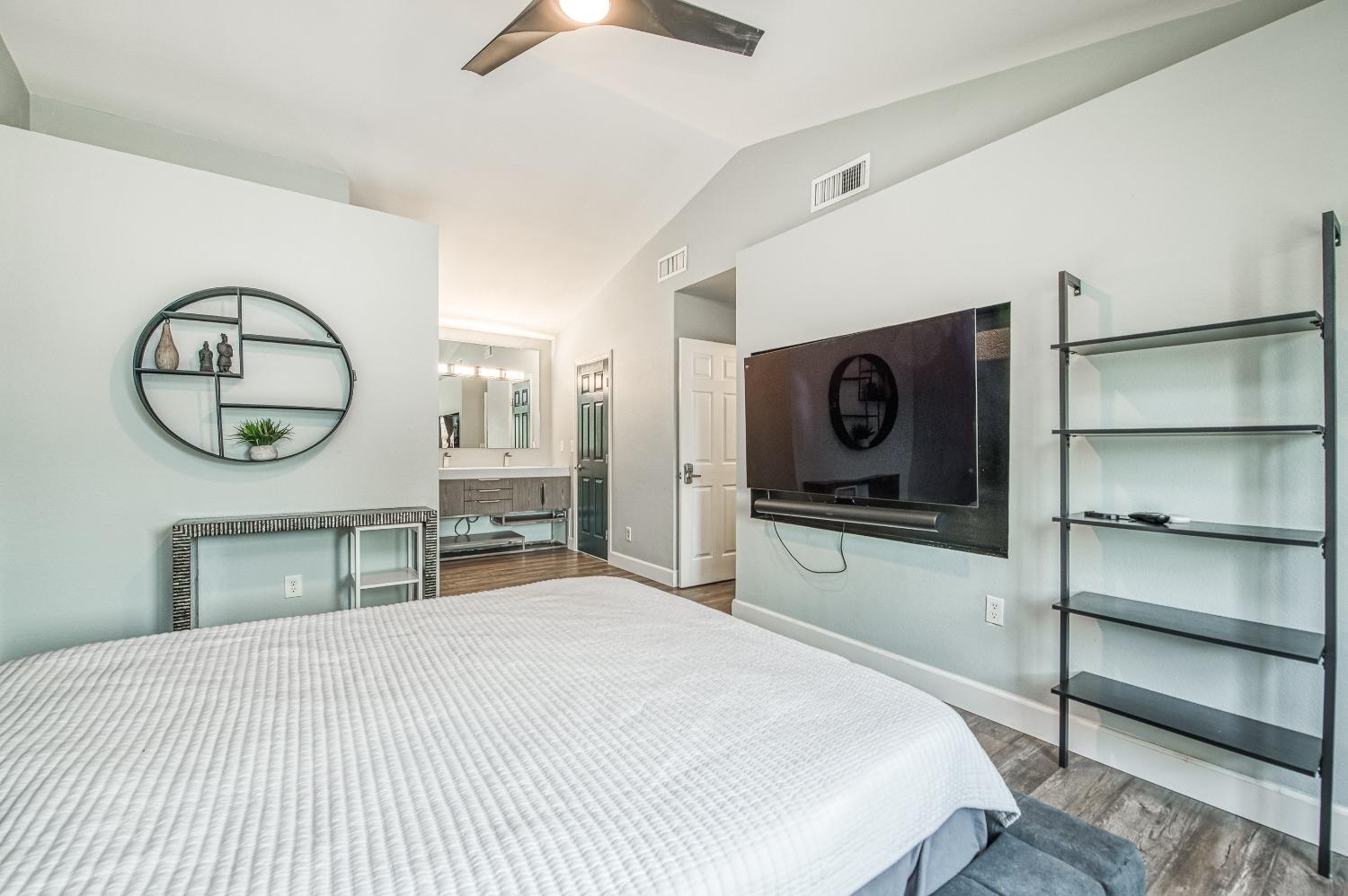 8665 N Cedar Avenue # 160