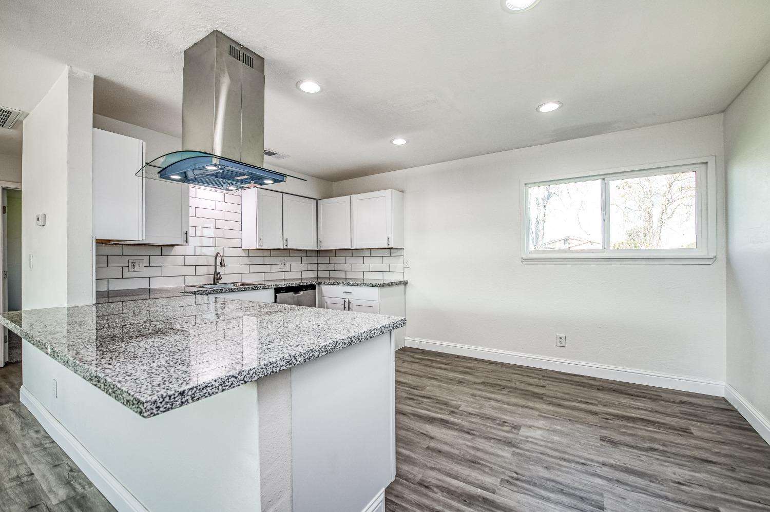 204 W Kaviland Avenue