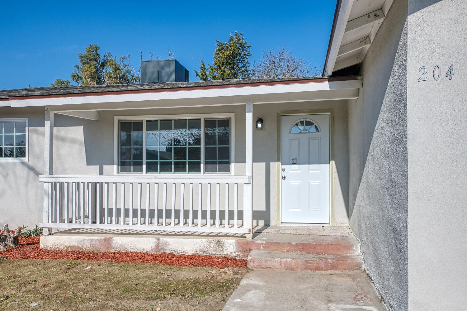 204 W Kaviland Avenue