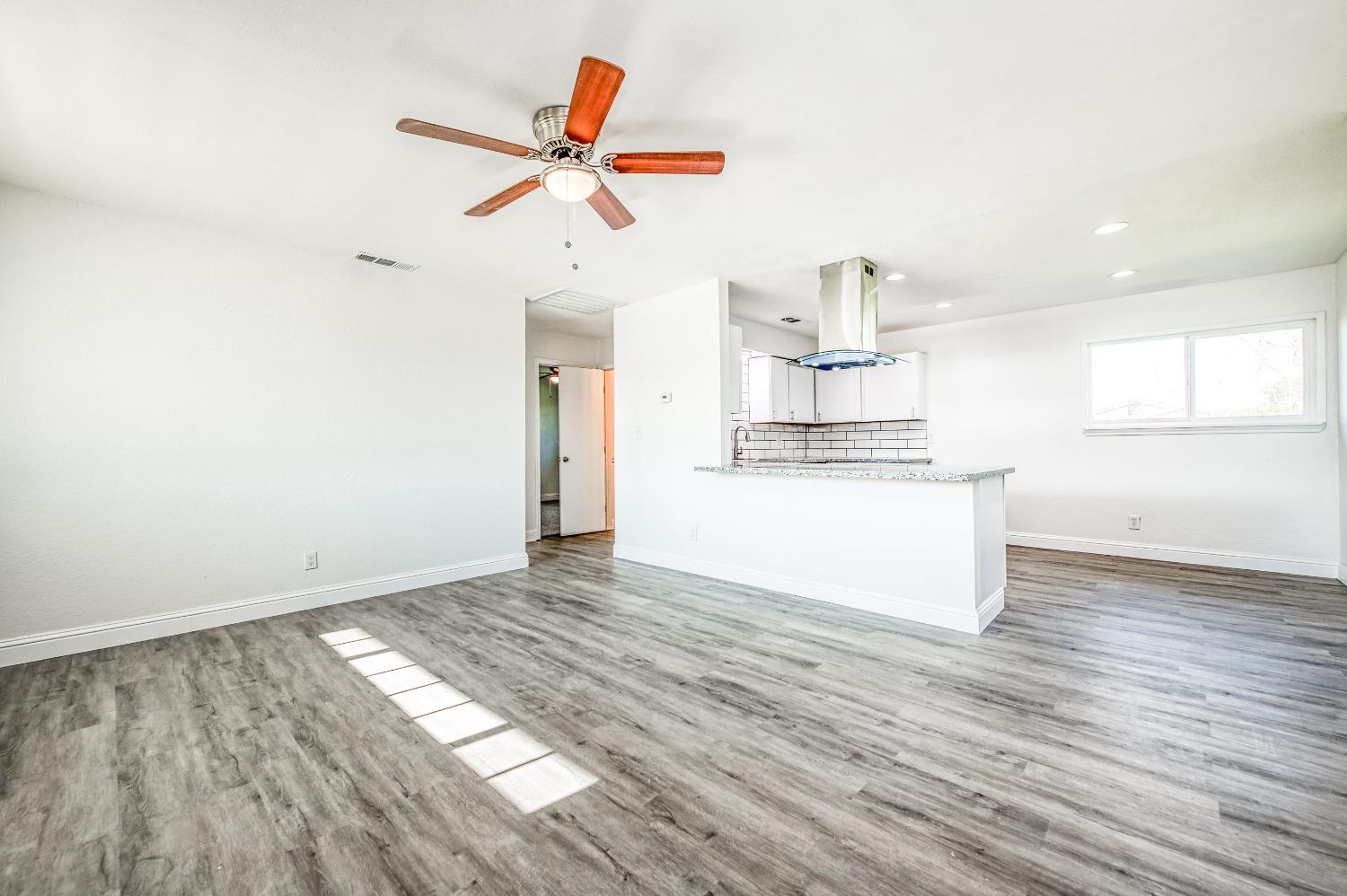 204 W Kaviland Avenue