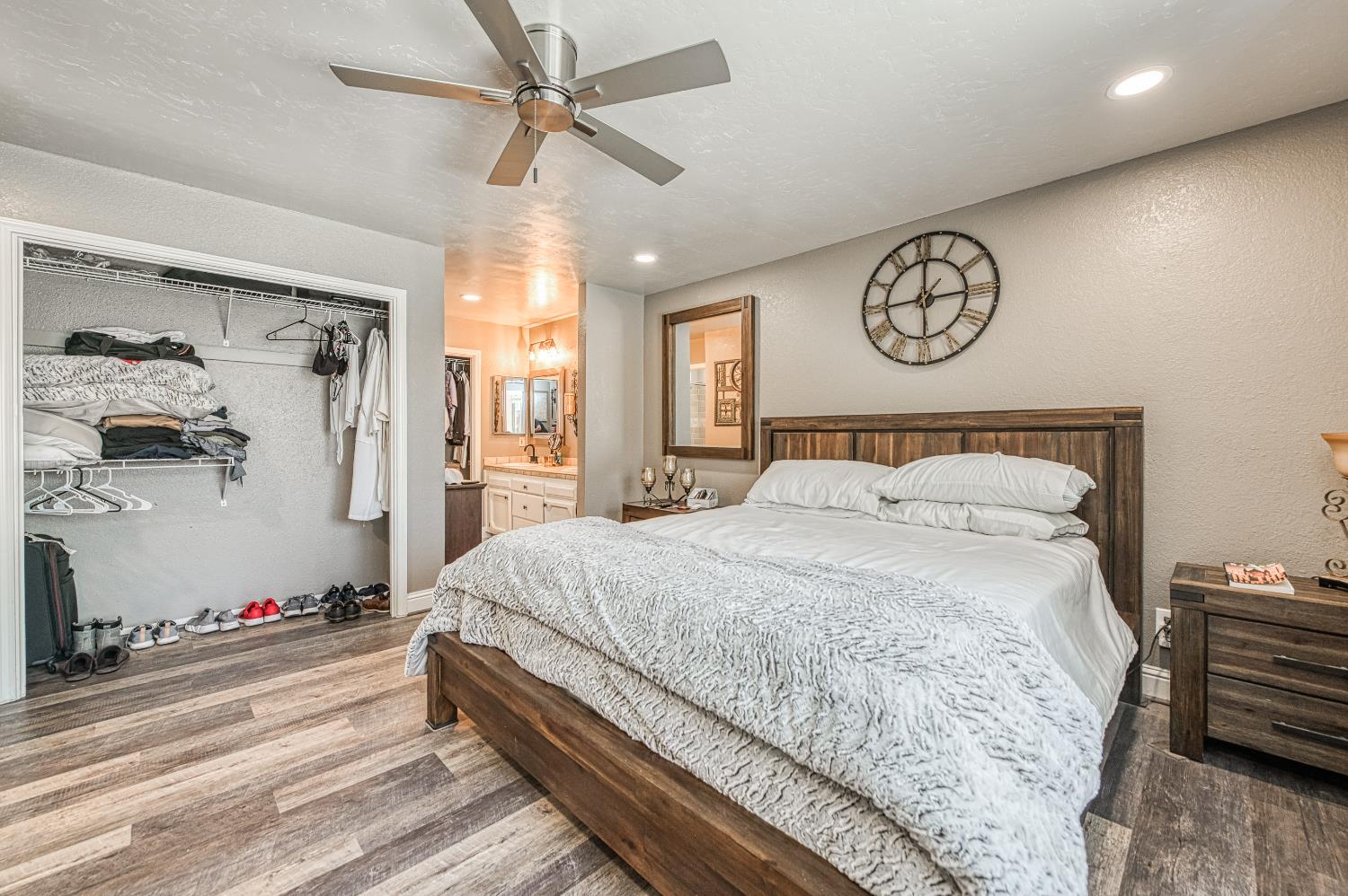 3317 E Palo Alto Avenue