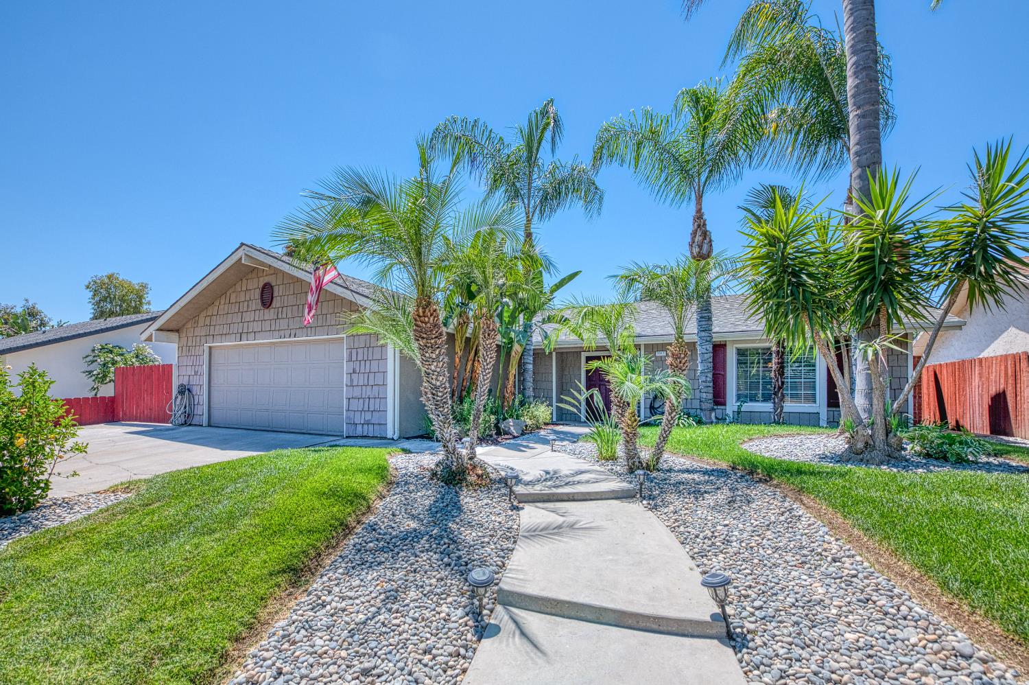 3317 E Palo Alto Avenue