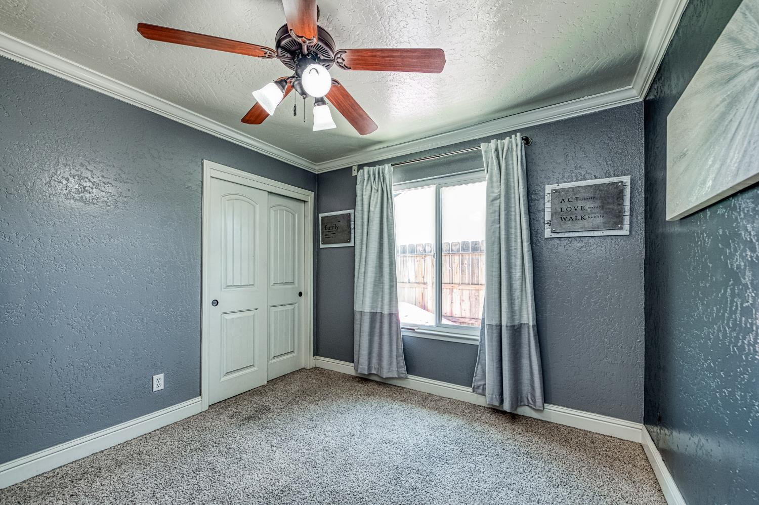 3317 E Palo Alto Avenue