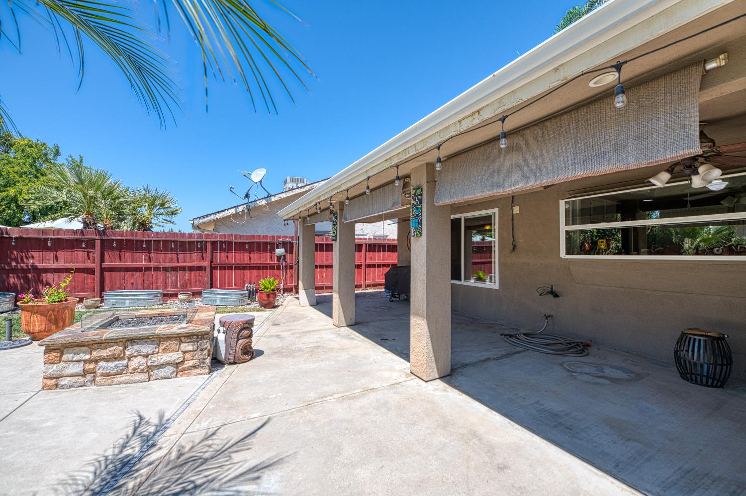 3317 E Palo Alto Avenue