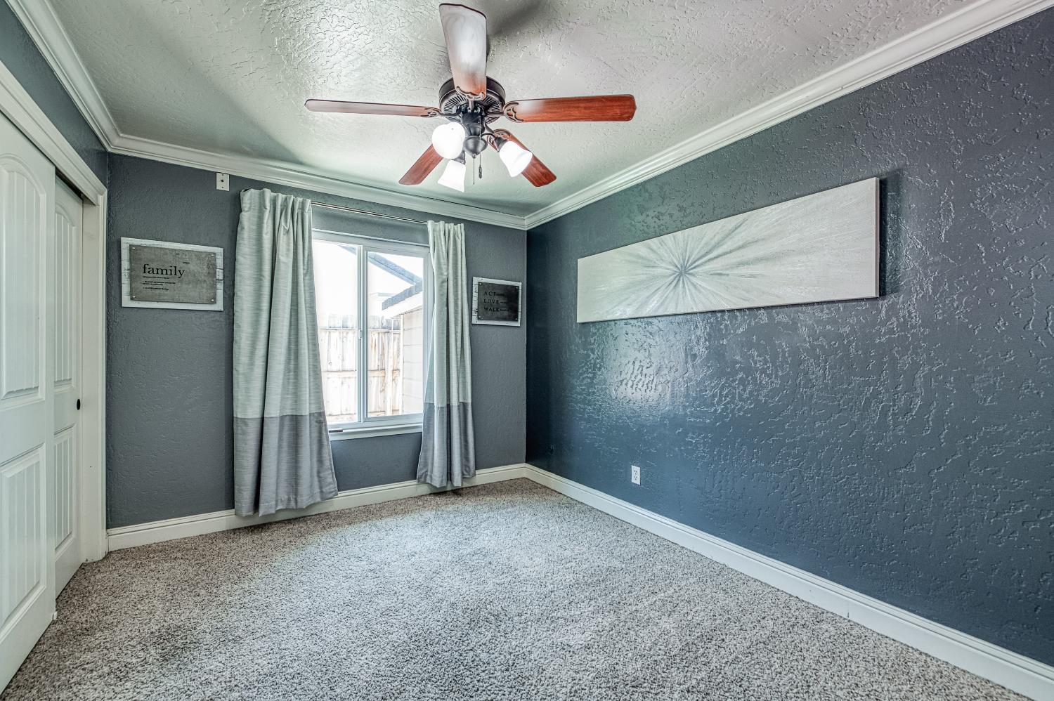 3317 E Palo Alto Avenue