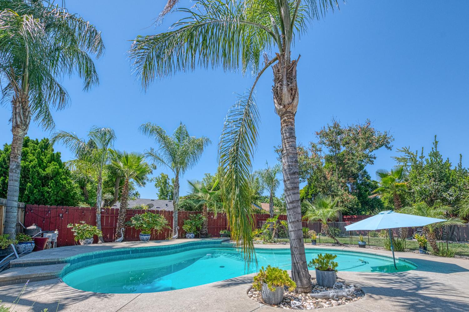 3317 E Palo Alto Avenue