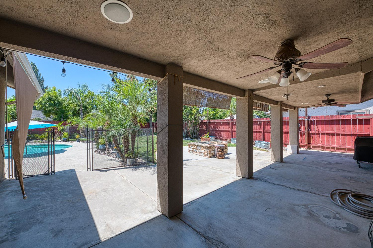 3317 E Palo Alto Avenue