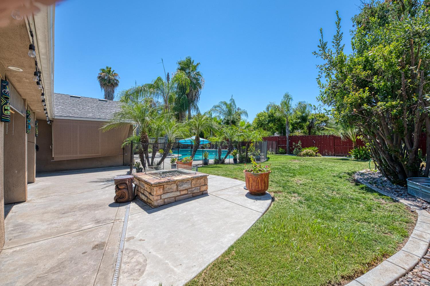 3317 E Palo Alto Avenue